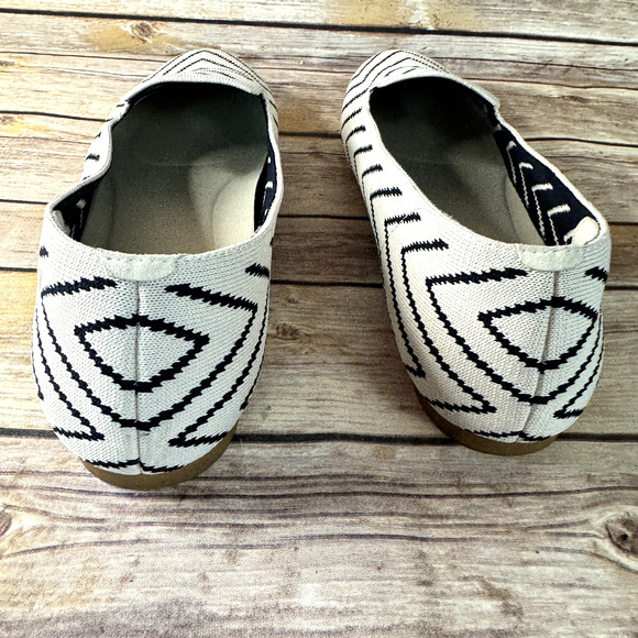 Vivaia Womens Ivory & Navy Blue Chevron Pattern Audrey Flat Loafer Shoes 9-9.5 - Picture 6 of 10